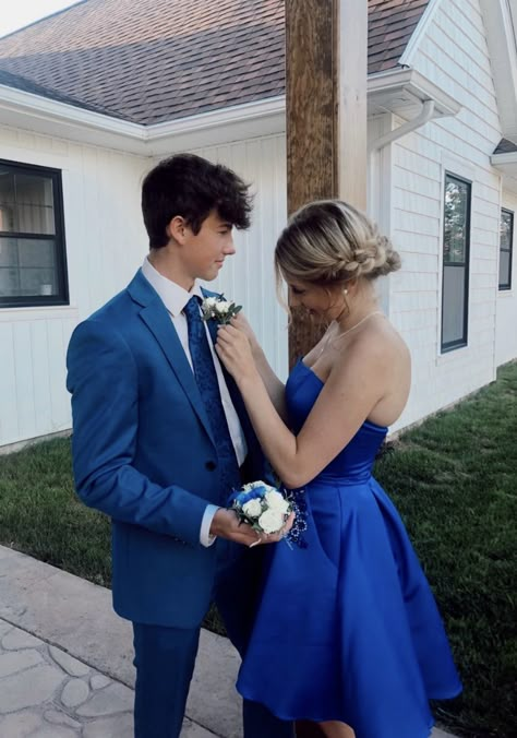 credit: @maddiemonkk Navy Blue Prom Dress Matching Suit, Prom Outfits Royal Blue, Dark Blue Couple Outfit, Hoco Matching Outfits Blue, Royal Blue Homecoming Couple, Prom Couples Outfits Blue, Homecoming Couples Outfits Blue, Blue Prom Outfits For Couples, Hoco Matching Couples