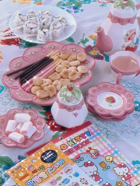 Kawaii Snacks Aesthetic, Kawaii Picnic Food, Pink Picnics, Picnic Snacks Aesthetic, Sakura Picnic, Strawberry Pocky Aesthetic, Japanese Picnic Aesthetic, Kawaii Date Ideas, Pink Snacks Aesthetic