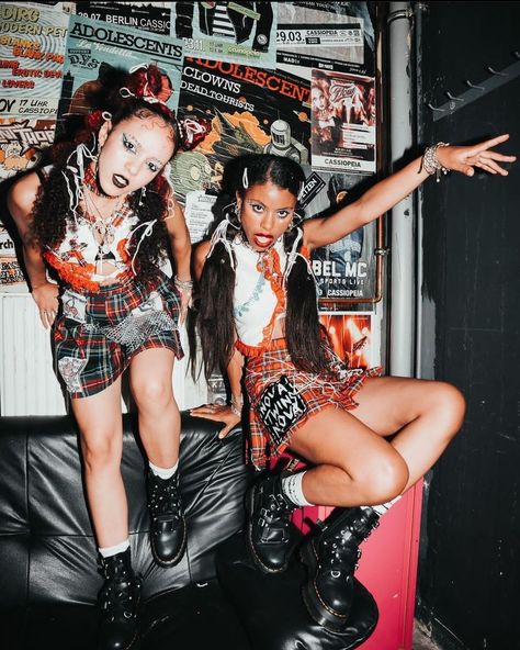 Punk Girl Aesthetic, Nova Twins, Black Aesthetic Fashion, Red Black Aesthetic, Alternative People, Rocker Aesthetic, Twins Instagram, Coquette Red, Objectification Of Women