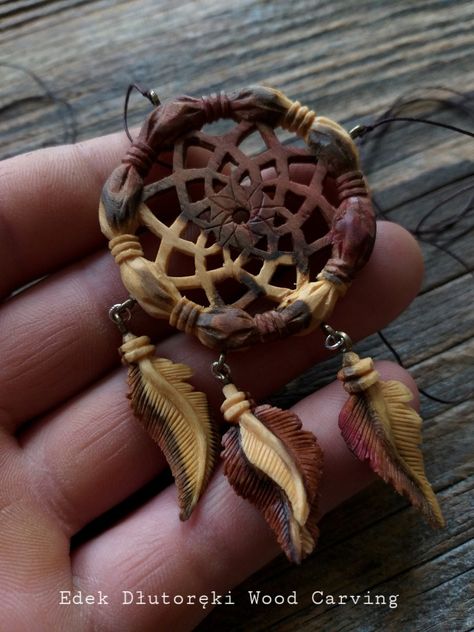 Wood Dream Catcher, Wood Jewelry Diy, Wooden Jewelery, Dremel Carving, Simple Wood Carving, Wood Carving For Beginners, Laser Engraved Ideas, Dremel Wood Carving, Chip Carving