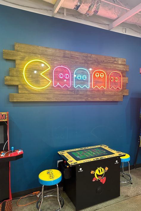 pacman, neon lights Pacman Aesthetic, Arcade Bedroom, Pacman Wall, Game Room Aesthetic, Bar Arcade, 80s Room Decor, Garage Playroom, Cafeteria Design, Cave Room