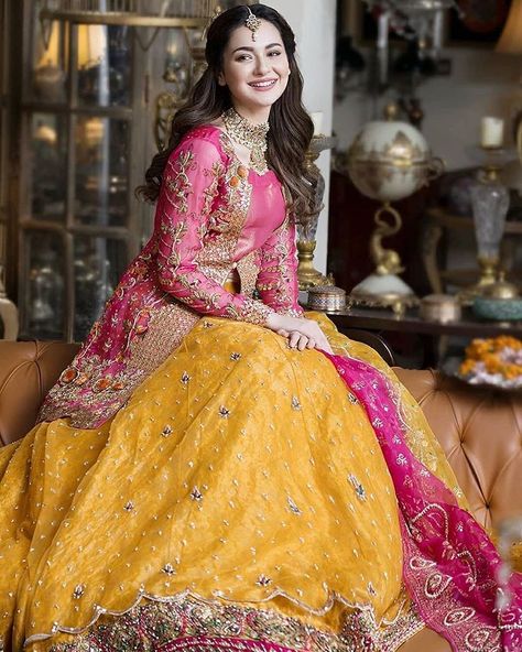 Mehak Malik on Instagram: “Follow me @i.mehakhere 🌺 . . #media #fashionphotography #browngirls #browngirlbloggers #homedecor #fashionBlogger #homemade #homesweethome…” Celebrities Wedding, Mehndi Dresses, Mehndi Dress, Desi Wedding Dresses, Hania Amir, Bride Photoshoot, Bridal Dresses Pakistan, Designer Bridal Lehenga, Pakistani Wedding Outfits