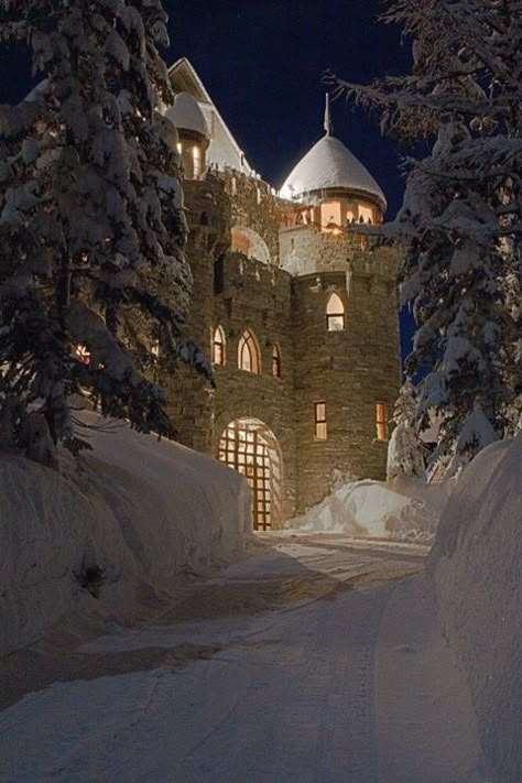 A small residential castle in Sandpoint, Idaho. Vila Medieval, Sandpoint Idaho, Europa Park, Old Castle, Castle Mansion, Famous Castles, Beautiful Castles, A Castle, Snow Scenes