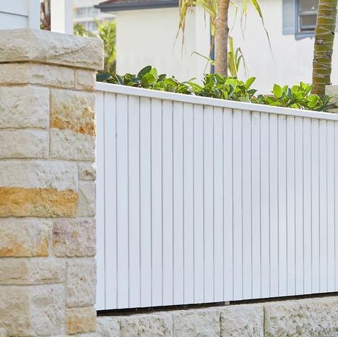 Sandstone Fence Front Yards, Sandstone Front Fence, Sandstone Fence, Porch Goals, Boundary Fence, Sandstone Cladding, House Fence, House Fence Design, Modern Fence Design