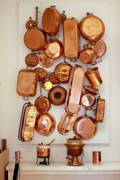 Copper Molds Display Kitchens, Antique Kitchenware, Copper Pots And Pans, Copper Molds, Copper Decor, Plate Wall Decor, Copper Kettle, Copper Cookware, Bright Copper