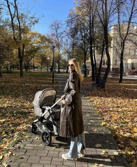 Mom With Stroller Aesthetic, Hermes Mom Aesthetic, London Mum Aesthetic, City Mom Aesthetic, Mom With Stroller, Range Rover Mom Aesthetic, Mum Aesthetic, Range Rover Mom, Mom Aesthetic Outfit