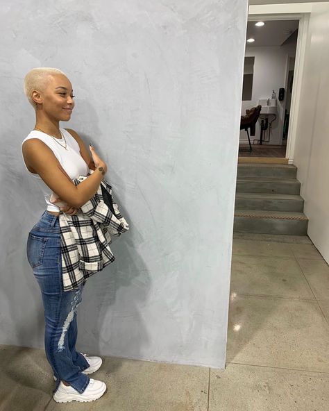 @sydneykaymarie on Instagram: “guess my height | @fashionnova #ad” Soft Indie Outfits, Winter Indie Outfits, Bald Baddie, Short Relaxed Hairstyles, Fem Fashion, Drip Fits, Tapered Natural Hair, Grey Hair Inspiration, Boho Winter