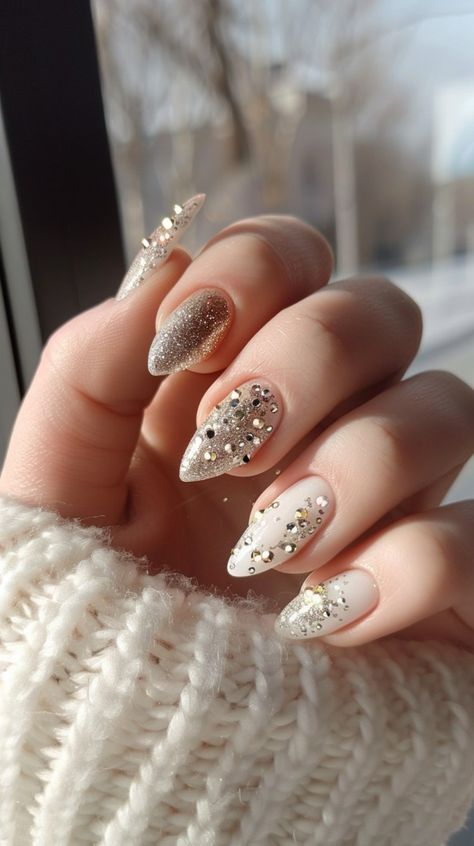 Simple Cute Nails, Prom Nail Designs, Rhinestone Nail Art, White Gel Nails, Stone Nail Art, Engagement Nails, Hard Gel Nails, Prom Nail, Church Weddings