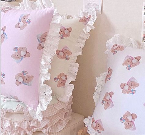 Pink And White Pillows, Room Pink Aesthetic, Teddy Bear Bedroom, Teddy Bear Room, Soft Room Decor, Gloomy Dollette, Backgrounds For Stories, Soft Pink Wallpaper, Feminine Y2k