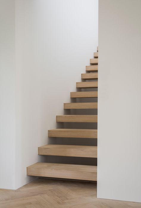 Open riser oak stairs. PH House by Norm Architects. Large Kitchen Cabinets, Copenhagen Apartment, Stairs To Heaven, Oak Stairs, Timeless Architecture, Stair Design, Hallway Stairs, Floating Staircase, Norm Architects