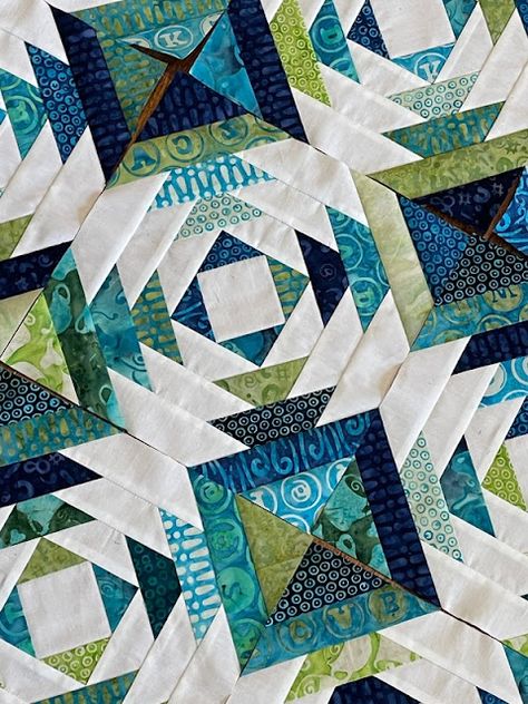 Doodlebugs and Rosebuds Quilts: Pineapple Blocks Kaleidoscope Quilt Missouri Star Quilt, Pineapple Quilt Pattern Free, Pineapple Quilts Ideas, Paper Pieced Quilt Patterns Free, Pineapple Block, Pineapple Quilt Pattern, Pineapple Quilt Block, Pineapple Quilts, Giraffe Quilt