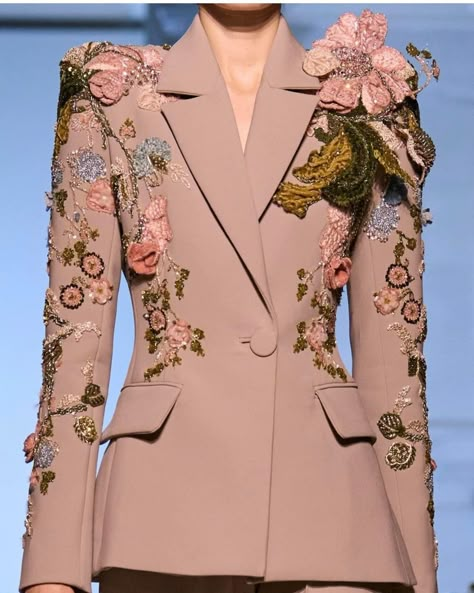 Elie Saab Couture Fall 2023 Elie Saab Fall 2023, Fall 2023 Couture, 2023 Couture, Elie Saab Fall, Casual Blazer Women, Elie Saab Couture, Ladies Blouse Designs, Choose Your Style, Woman Suit Fashion