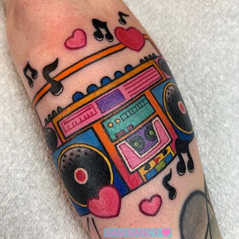 Colorful boombox tattoo 𝓢𝓪𝓶 𝓝𝓪𝓷𝓬𝔂 🌹 on Instagram: “Retro AF boombox for Steph 💥 Loooooved doing this! More pieces like this welcome ✌🏻DM for appointments 💞 @tattoosuppliesuk…” 80s Theme Tattoo, Boom Box Tattoo, Boombox Tattoo, 80s Tattoo Ideas, Box Tattoo, Ems Tattoos, 90s Tattoos, Colorful Tattoos, Favorite Tattoos