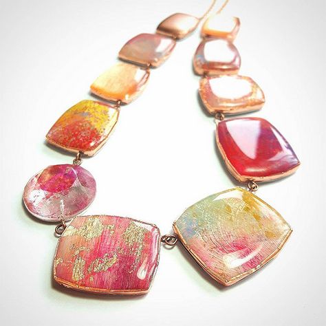 Resin Bead Necklace, Resin On Paper Jewelry, Paper Jewelry Diy How To Make, Ideas For Resin Jewelry, Resin Jewelry Necklaces, Paper And Resin Earrings, Paper Resin Jewelry, Paper And Resin Jewelry, Paper Jewelry Diy Tutorials