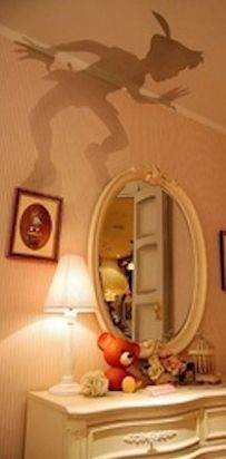 21 DIY Ways To Make Your Child's Bedroom Magical Peter Pan Outline, Peter Pan Shadow, Deco Disney, Makeup Vanities, Design Case, Kids' Room, My New Room, Disney Magic, 인테리어 디자인