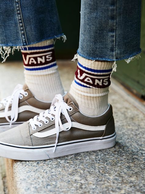 these retro-inspired athletic crew socks feature contrast coloring and a Vans logo. Vans With Socks, Christmas Princess, Thanksgiving Baby Outfits, Vans Socks, Cute Vans, Vans Girl, Vans Outfit, Sneakers And Socks