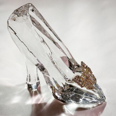 Cinderella's Glass Slipper at the 2015 Flower Shower - Robertson's Flowers Aesthetic Crystals, Ashlynn Ella, Glass Heels, High Characters, Fairy Shoes, High Aesthetic, Glass Shoes, Flower Shower, Wedding Shoes Heels