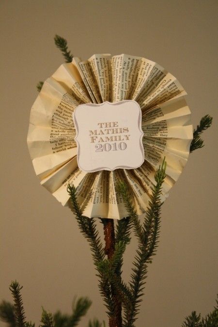 Library Christmas Tree, Christmas Tree Topper Diy, Tree Topper Diy, Library Christmas, Diy Tree Topper, Origami Christmas Tree, Inexpensive Christmas, Diy Christmas Tree Topper, Rough Luxe