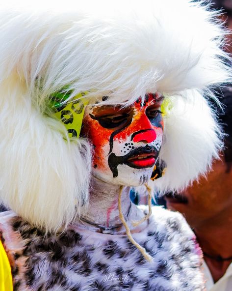 Mangalore Dassara #dassara #mangalore #tigerdance #pulidance #huli #tiger #mangaluru #dance #navratri #dassara Tiger Dance, Mangalore, Face Paint, Carnival Face Paint, Halloween Face, Face Makeup, Halloween Face Makeup, Carnival, Paintings