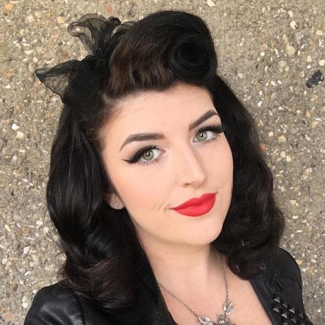 Vintage Pinup Hairstyle with Bandana Bandana Hairstyle, Victory Roll, Vintage Hairstyles For Long Hair, Retro Curls, Retro Wedding Hair, Victory Rolls, Rockabilly Hair, Vintage Wedding Hair, Pin Up Hair