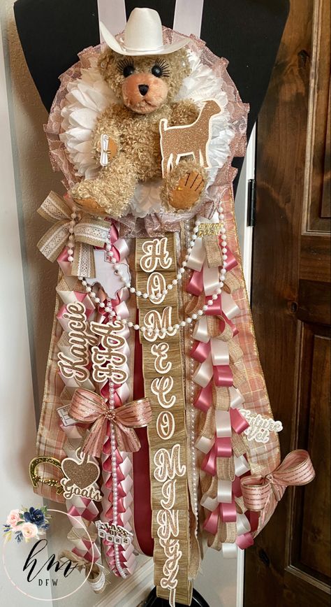 Rose gold & burlap single homecoming mum. Contact us today for your custom mum! #homecoming #homecomingmum #hoco22 Mum Homecoming, Senior Year Things, Sr 25, Mum Ideas, Homecoming Mums Diy, Stitch And Angel, Homecoming Mums, Stitch Disney, Burlap Wreath