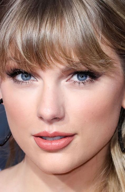 Taylor Swift Eyes, Taylor Swift Makeup, Taylor Swift Photoshoot, Swift Outfits, Estilo Taylor Swift, Taylor Swift Hair, Taylor Swift Wallpaper, American Music Awards, Taylor Swift Fan