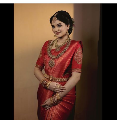 Red Pattu Saree Brides, Kerala Hindu Bride, Red Saree Blouse, Bridal Entry, Engagement Dress For Bride, South Indian Bridal Jewellery, Blouse Designs High Neck, Saree Blouse Styles, Traditional Blouse Designs