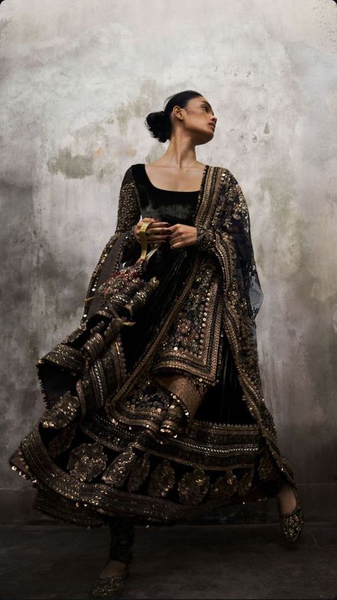 Curiosity Art, Indian Wedding Dresses, Desi Dress, Pakistani Fancy Dresses, Dresses Online Shopping, Indian Bridal Fashion, Bridal Lehenga Choli, Designer Dresses Casual, Indian Designer Outfits