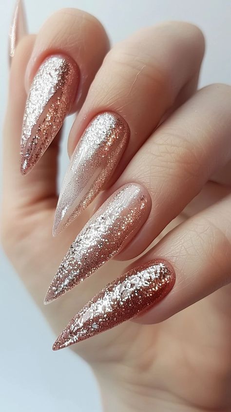 24 Pretty Rose Gold Nail Designs That Sparkle And Shine Champagne Nail Designs, Spicy Nails, Rose Gold Glitter Nails, Glitter Christmas Nails, Ratchet Nails, Rose Gold Manicure, Gold Stiletto Nails, Nail Gold, Christmas Nails Designs