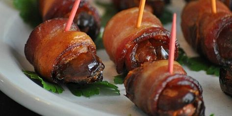 10 Classic Cocktail Party Appetizers | Allrecipes Bacon Dates, Cocktail Party Appetizers, Wrapped Dates, Best Party Appetizers, Bacon Wrapped Dates, Easter Appetizers, Fingerfood Party, Thanksgiving Holiday, Party Foods