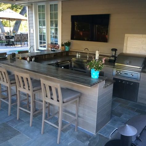 Outdoor Counter Bar - Photos & Ideas | Houzz Deck With Bar Counter, Outdoor Wet Bar, Transitional Backyard, Concrete Outdoor Kitchen, Contemporary Backyard, Bar Photos, Granite Table, Outdoor Counter, Outdoor Kitchen Ideas