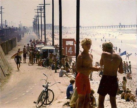 Huntington Beach,early to mid- seventies. Photographer unknown. Southern California Beaches, California Surf, Surf City, Vintage Surf, Hang Ten, Vintage California, California Beach, California Dreaming, Surfs Up