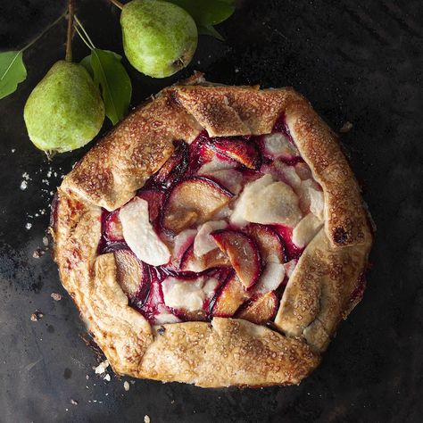 Plum Galette, Pear Pie Recipe, Pear Galette, Plum Dessert, Summer Desert, Plum Pie, Pear Pie, Plum Recipes, Pear Tree