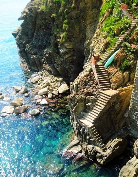 Somewhere off the coastline of Italy Amalfi Coast Italy, Voyage Europe, Italy Photo, Future Travel, Places And Spaces, Luxor, Pretty Places, Amalfi Coast, See The World