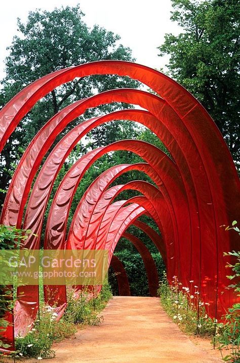 Artificial Paradise - International Gardens Festival, Chaumont-sur-Loire, France 2003 Mehendi Theme, Matisse Inspired, Plant Photography, Wedding Decor Inspiration, Pop Up Event, Wedding Deco, Walkway, Hydroponics, Garden Bridge