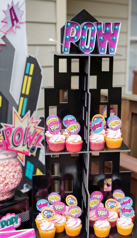 Dc Superhero Girls Party, Supergirl Party, Superhero Girls Birthday, Girl Superhero Party, Party Ideas Birthday, Superhero Cupcakes, Wonder Woman Party, Frame Props, Cupcake Tower