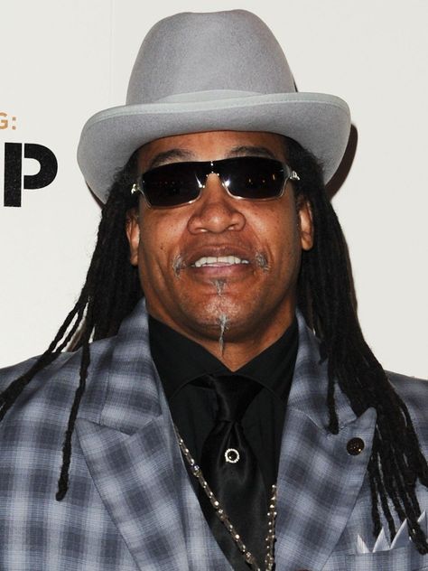 HAPPY 58th BIRTHDAY to MELLE MEL!!       5 / 15 / 19    Born Melvin Glover, better known by his stage name Melle Mel and Grandmaster Melle Mel, is an American hip hop recording artist who was the lead vocalist and songwriter of Grandmaster Flash and the Furious Five. Happy 58th Birthday, Melle Mel, Grandmaster Flash, 58th Birthday, The Furious, Neo Soul, Stage Name, Recording Artists, Rappers