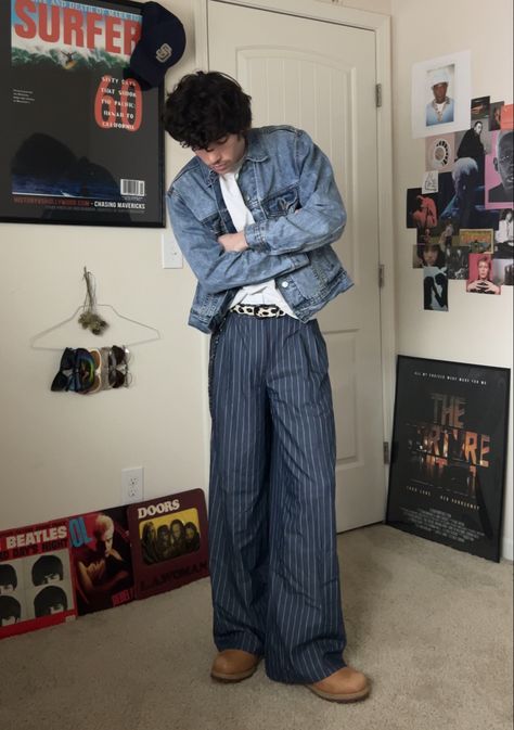 Blue Corduroy Pants Outfit, Baggy Slacks, Strip Pants, Slacks Outfit, Classy Streetwear, Guy Fits, 70s Outfits, Street Style Outfits Men, Guys Clothing Styles