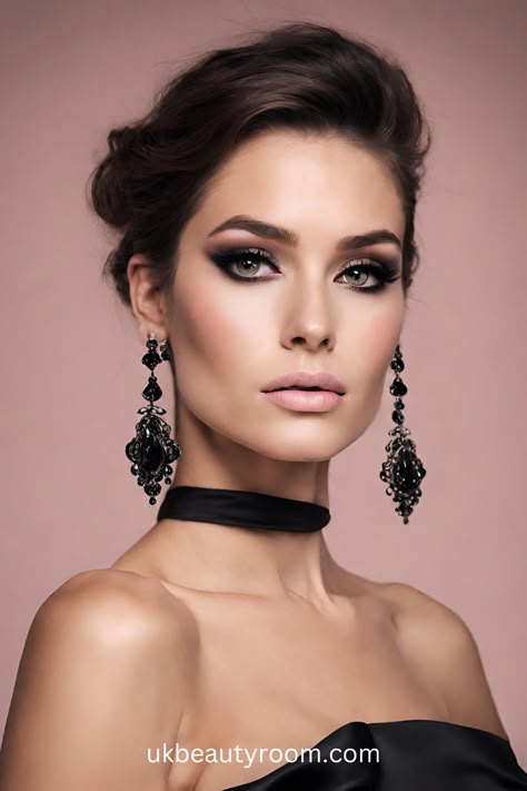 19 Makeup Ideas that are Perfect with a Black Dress Brown Eyes Blue Dress Makeup, Make Up For Black Dress Night Classy, Makeup Looks For Black Dress Classy, Black Tie Event Makeup, Make Up For Black Dress Night, Makeup For Black Eyes, Black Dress Hairstyles, Event Makeup Looks, Gold Dress Makeup