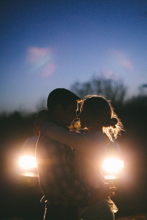 Kiss by headlights love couples kiss night lights outdoors Ben Rector, Couple Shoots, Country Couples, Foto Tips, Foto Poses, Photo Couple, 인물 사진, Couple Shoot, Cute Couple Pictures