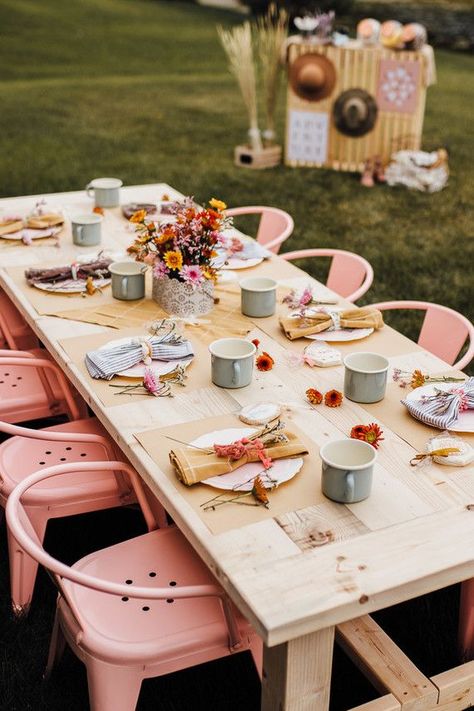 Modern Prairie girl birthday party | 100 Layer Cakelet | Bloglovin’ Modern Prairie, Rustic Birthday, Party Spread, Wedding Party Ideas, 18th Birthday Party, 100 Layer Cake, Bridal Shower Rustic, Sweet 16 Parties, Fall Birthday