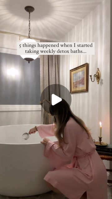 Kenzie Staheli on Instagram: "1. My skin is more clear. All over my body…I use to frequently get little bumps on my arms and legs and this has helped decrease those
2. My body is removing toxins more easily and efficiently. Taking these baths make you SWEAT. Sweating is a sign that your detox pathways are open and working. With the help of these amazing ingredients in the bath, your body will get more effective at detoxifying 
3. I’m sleeping better. I do this at night and it completely relaxes me and helps me sleep (thank you magnesium)
4. I feel less stressed. This bath helps decrease stress hormones and I feel a notable difference when I soak vs when I don’t. 
5. My joints and muscles feel SO good which is helpful if you lift and walk a lot like I do! 
✨✨Recipe: (dissolve in hot running Inflammation Bath Soak, Bentonite Clay Detox Bath, Detox Bath With Bentonite Clay, I’ve Bath Benefits, Heavy Metal Detoxification Bath, Bath Detox, Detox Bath, Remove Toxins, Healthy Detox