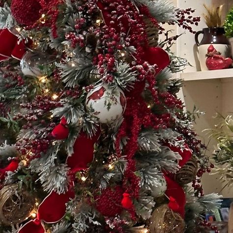 Trista Lawson on Instagram: "This is hands down my favorite year for this tree! She is beautiful. I love all the beautiful Cardinals even if they’re bittersweet. Cardinals on a Christmas tree are symbols of the loved ones we’ve lost. Little reminders that they are always with us 🎄" Cardinal Bird Christmas Tree, Cardinal Themed Christmas Tree, Cardinal Christmas Tree Ideas, Red Cardinal Christmas Tree, Cardinal Christmas Tree, Cardinal Christmas, Tree Theme, Tree Inspiration, Blue Christmas Tree