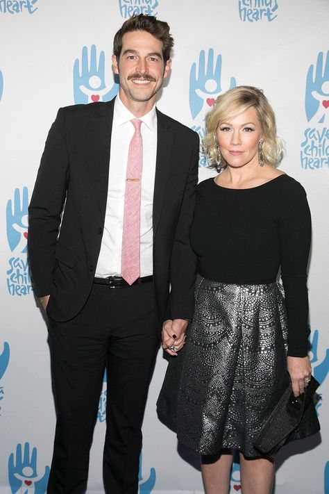 Jennie Garth's Husband Reportedly Files For Divorce After Less Than 3 Years of Marriage Dealing With Divorce, Divorce Court, Divorce Help, Jennie Garth, Hollywood Couples, Beverly Hills 90210, Celebrity Wedding, Wedding 2015, Celebrity Couples