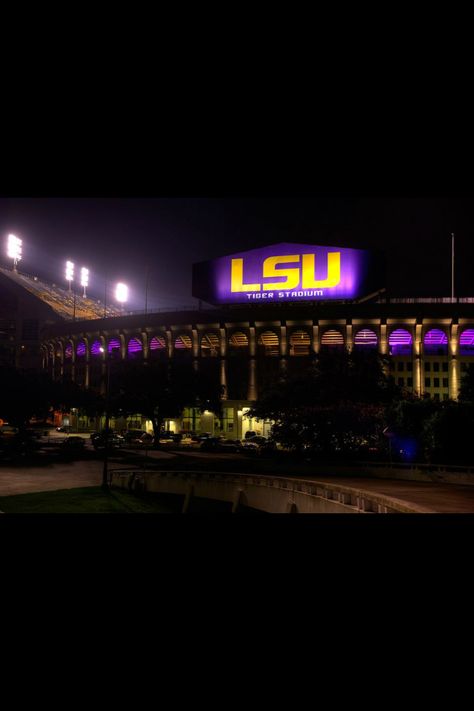 New LSU stadium...GEAUX TIGERS! Lsu Stadium, Lsu Tiger Stadium, Stadium Lights, Iphone Wallpaper 4k, Tiger Stadium, Lsu Tigers Football, Louisiana Homes, Stadium Lighting, Lsu Football