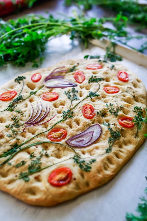 Decorate Focaccia Bread, Pretty Focaccia Bread, Gardenscape Focaccia, Floral Focaccia, Garlic Focaccia Bread, Decorate Bread, Garden Garlic, Garlic Focaccia, Focaccia Bread Recipe