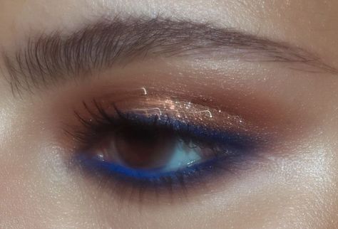 Brown Eyes Eyeshadow Colors, Brown Eyes Blue Makeup, Blue Make Up For Brown Eyes, Brown Eye Eyeshadow Looks, Makeup For Brown Eyes Colorful, Brown And Blue Makeup, Blue Eye Makeup Looks, Crystal Eyeshadow, Makeup Brown Eyes