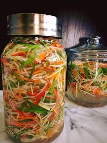 Pickled Bean Sprouts, Vietnamese Pickled Vegetables, Bean Sprout Recipes, Pickled Vegetables Recipe, Pickle Recipes Homemade, Canh Chua, Viet Food, Fermented Vegetables, New Year's Food