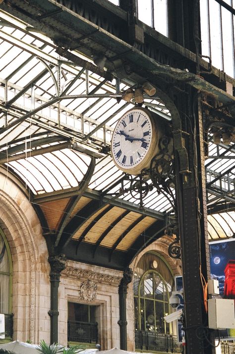 Gare du Lyon Paris Paris Dream, Tours France, Luxury Train, Orient Express, I Love Paris, Paris Love, Vintage Train, Train Tracks, Travel Design