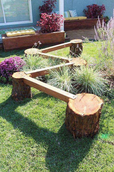 Garden Art Ideas, Backyard Water Feature, Garden Decor Projects, Diy Backyard Landscaping, Garden Artwork, Garden Art Projects, Garden Art Crafts, Outdoor Decor Backyard, Backyard For Kids